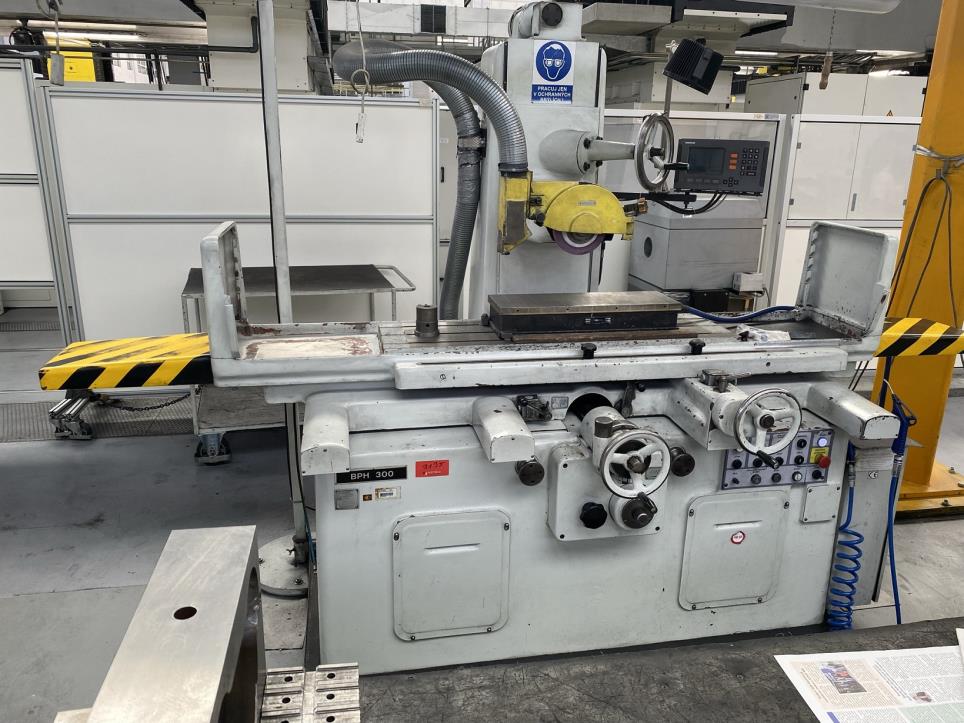 Kovoobrábecí stroje a pracovní obuv-1